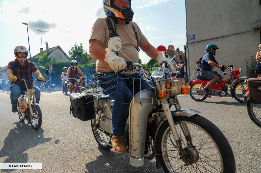 Gathering of Old Mopeds - Piney