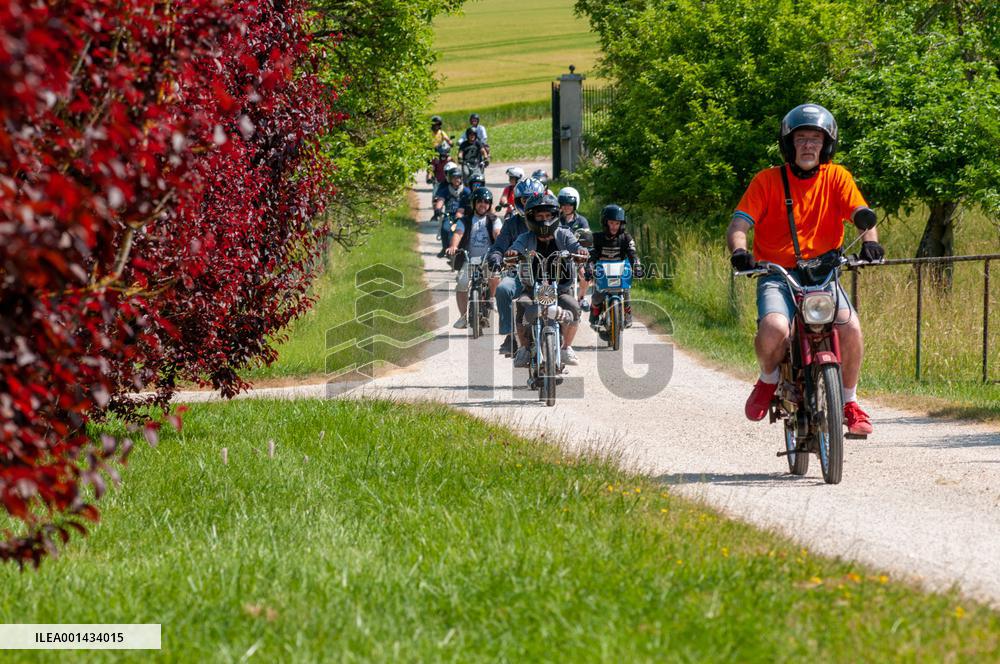 Gathering of Old Mopeds - Piney