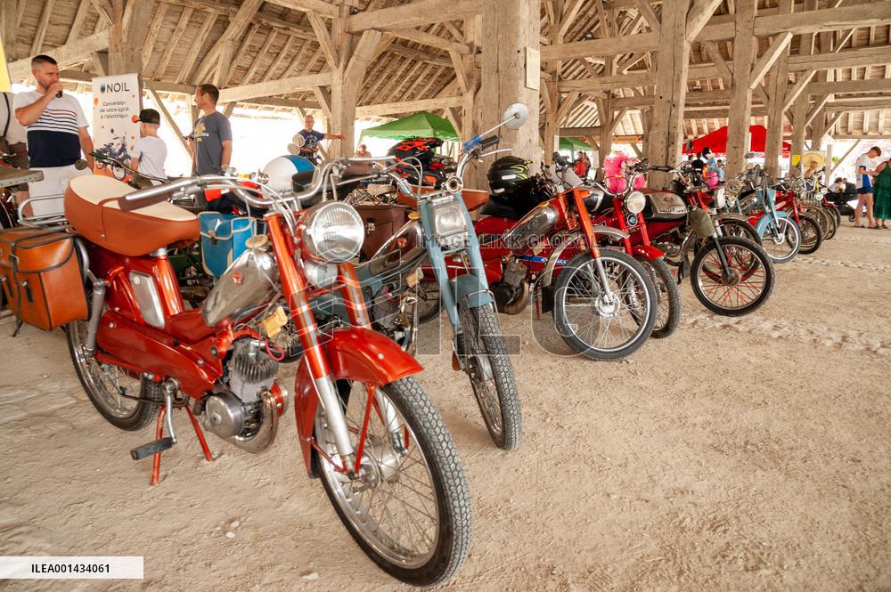 Gathering of Old Mopeds - Piney