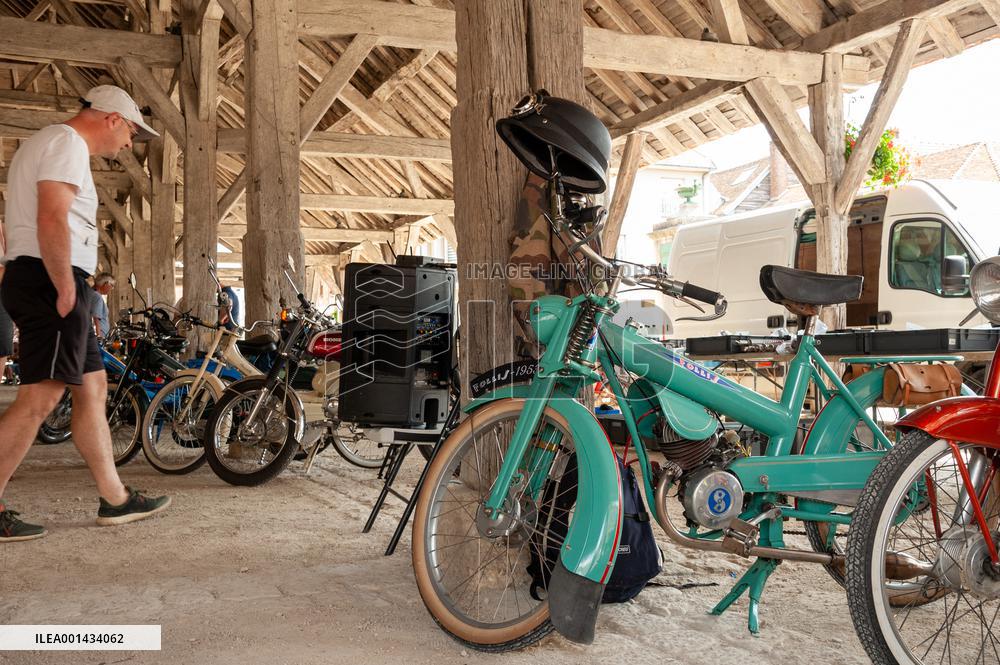 Gathering of Old Mopeds - Piney