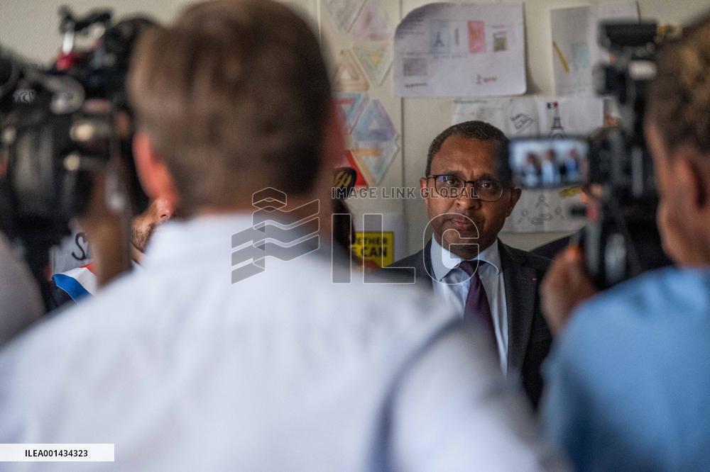 Pap Ndiaye Visits A College In Val-De Marne - Nogent sur Marnes