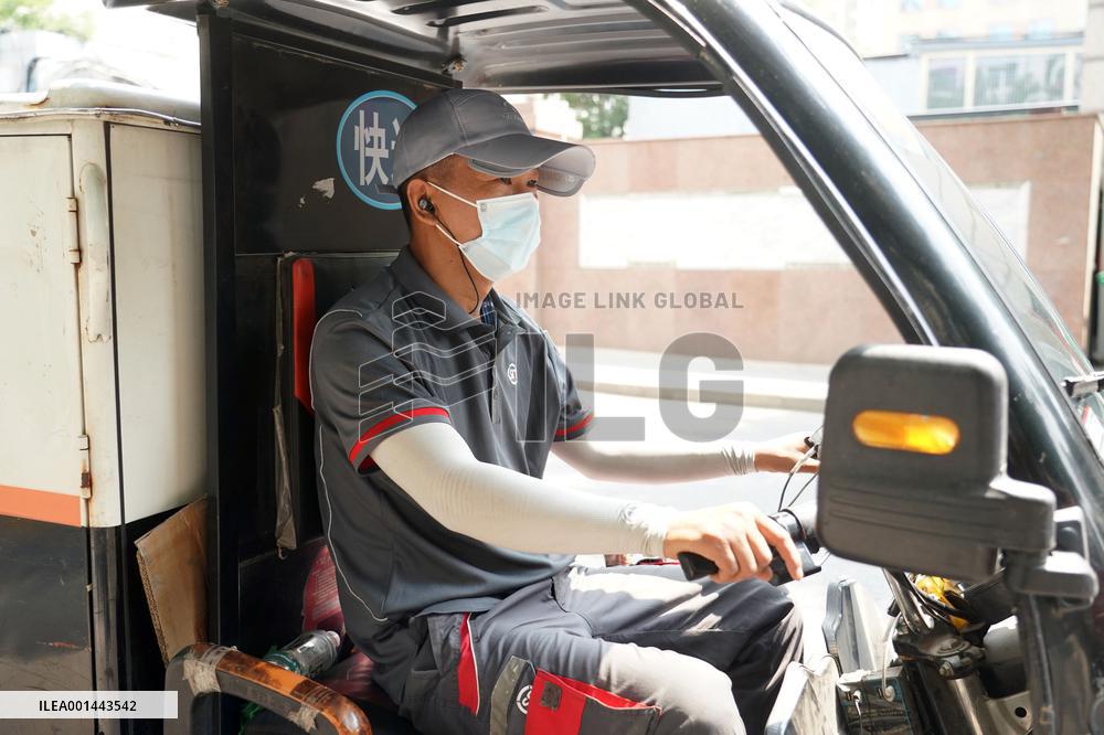 Xinhua Headlines: China counters heatwaves as northern cities swelter