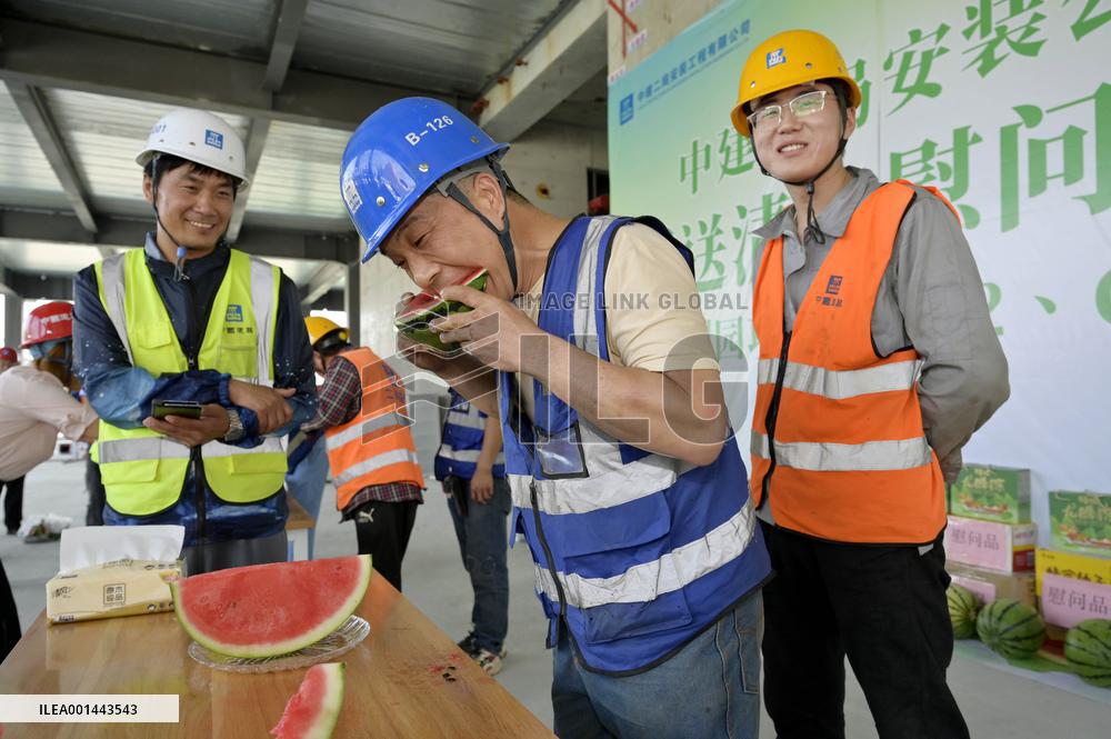Xinhua Headlines: China counters heatwaves as northern cities swelter