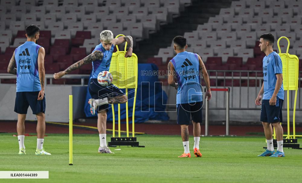 (SP)INDONESIA-JAKARTA-FOOTBALL-ARGENTINA-TRAINING