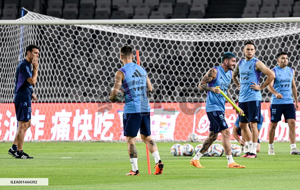 (SP)INDONESIA-JAKARTA-FOOTBALL-ARGENTINA-TRAINING