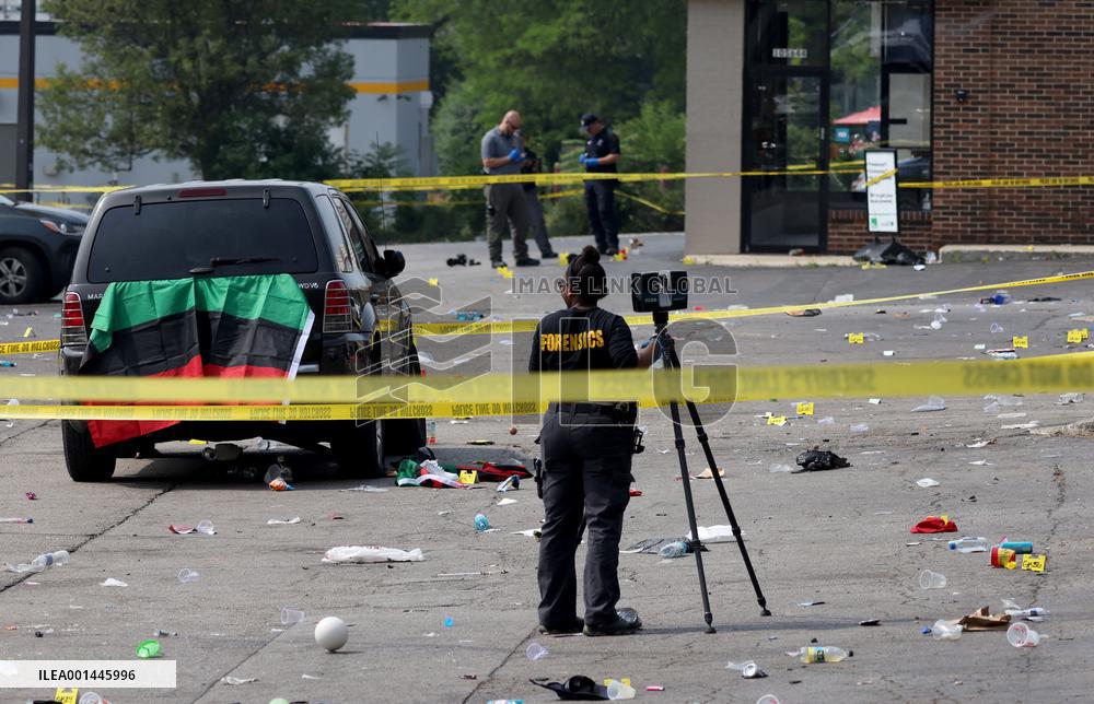 1 Dead And 22 Hurt In A Shooting - Illinois