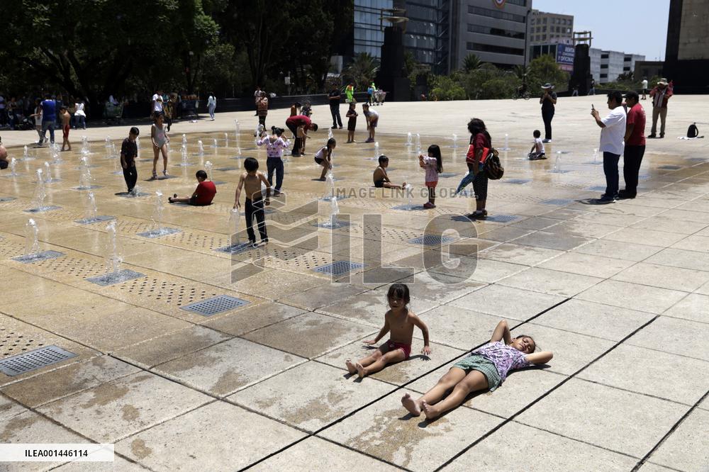 Heatwave Sweeps Across Mexico