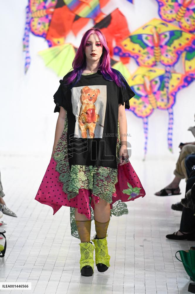 MFW - Simon Crackers Runway