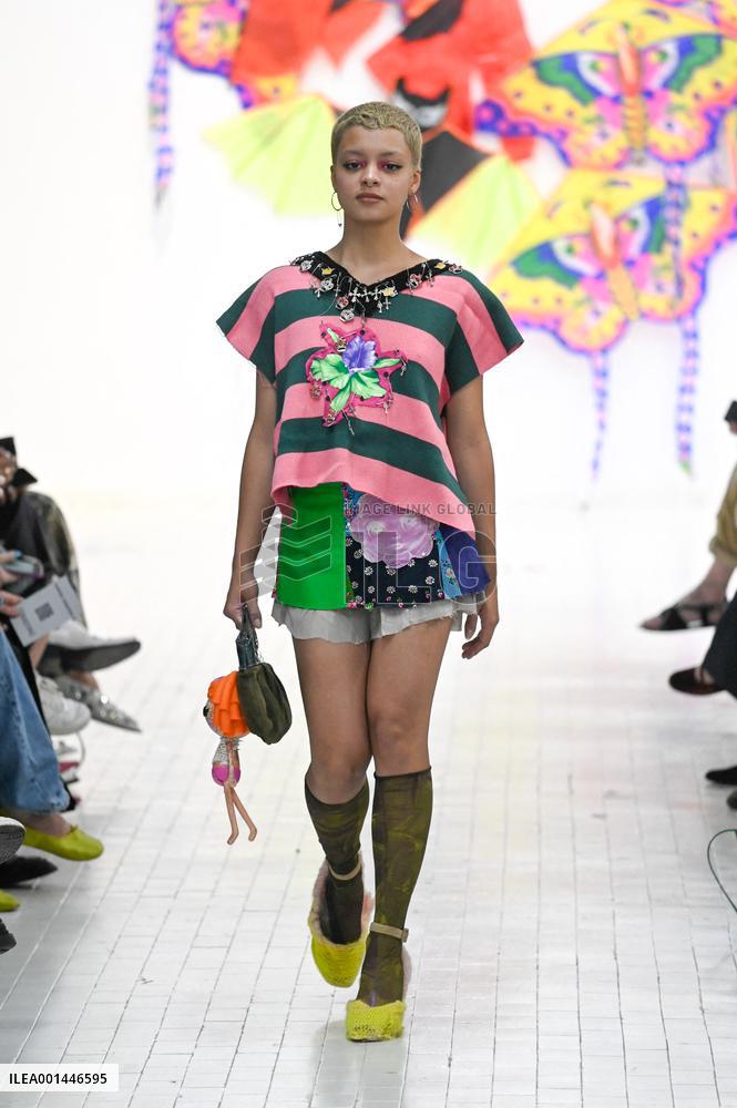 MFW - Simon Crackers Runway