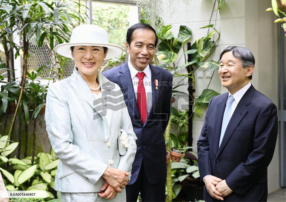 Japanese emperor, empress in Indonesia