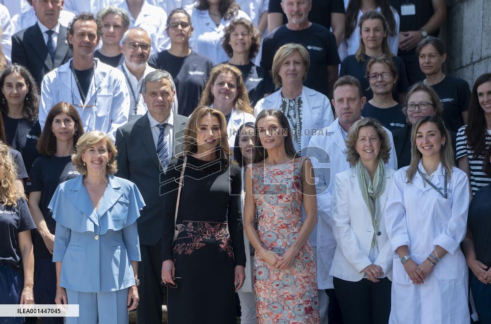 Queen Letizia And Queen Rania Visits A School - Madrid