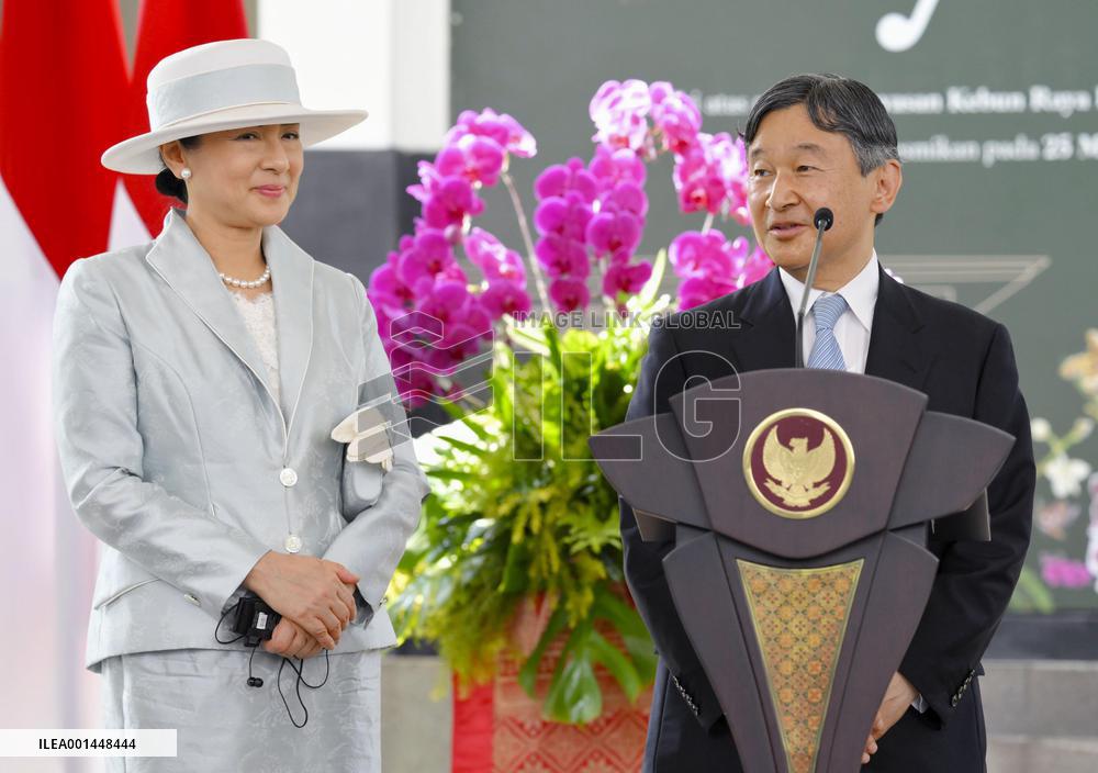 Japanese emperor, empress in Indonesia