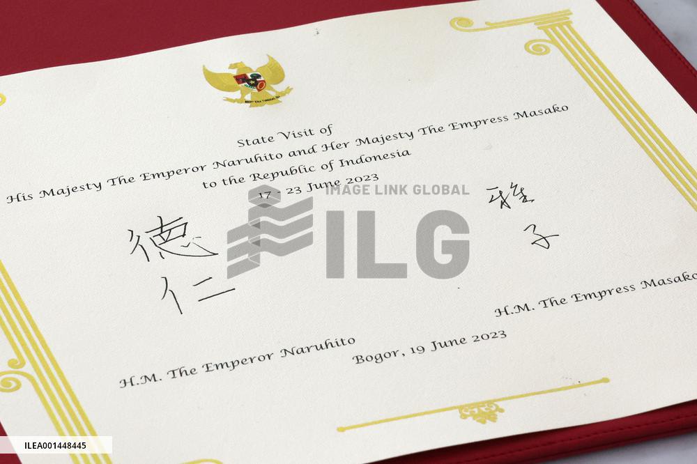 Japanese emperor, empress in Indonesia