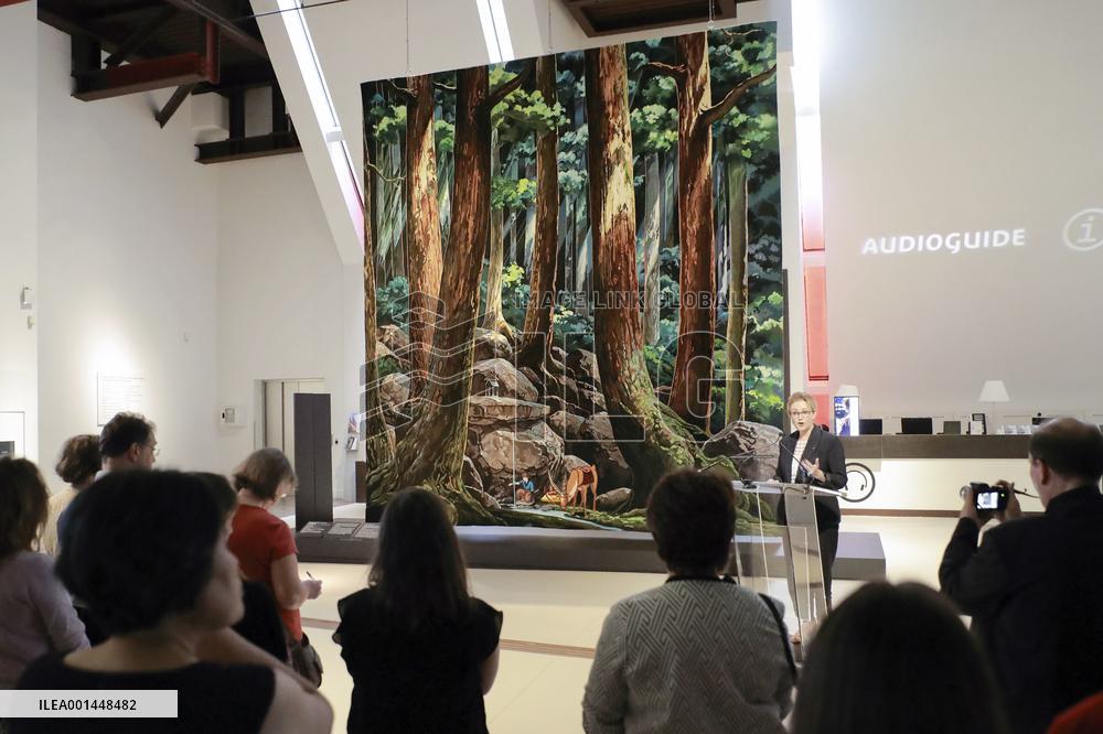 Tapestry themed on "Princess Mononoke" in Paris