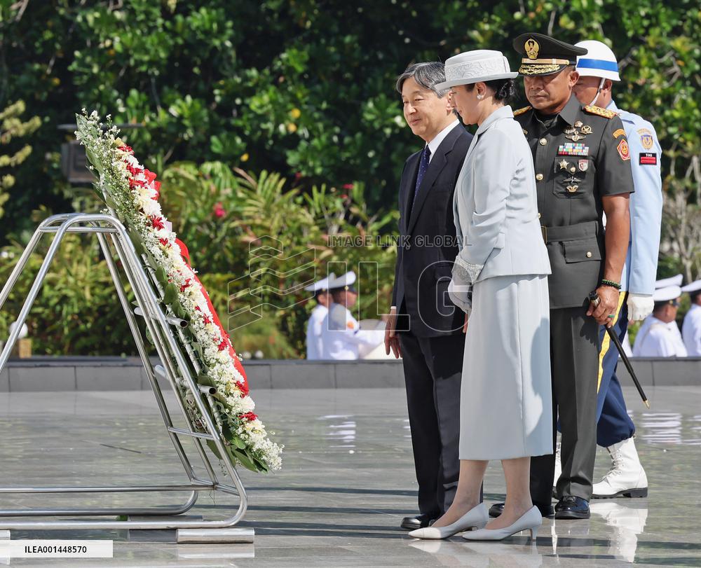 Japanese emperor, empress in Indonesia