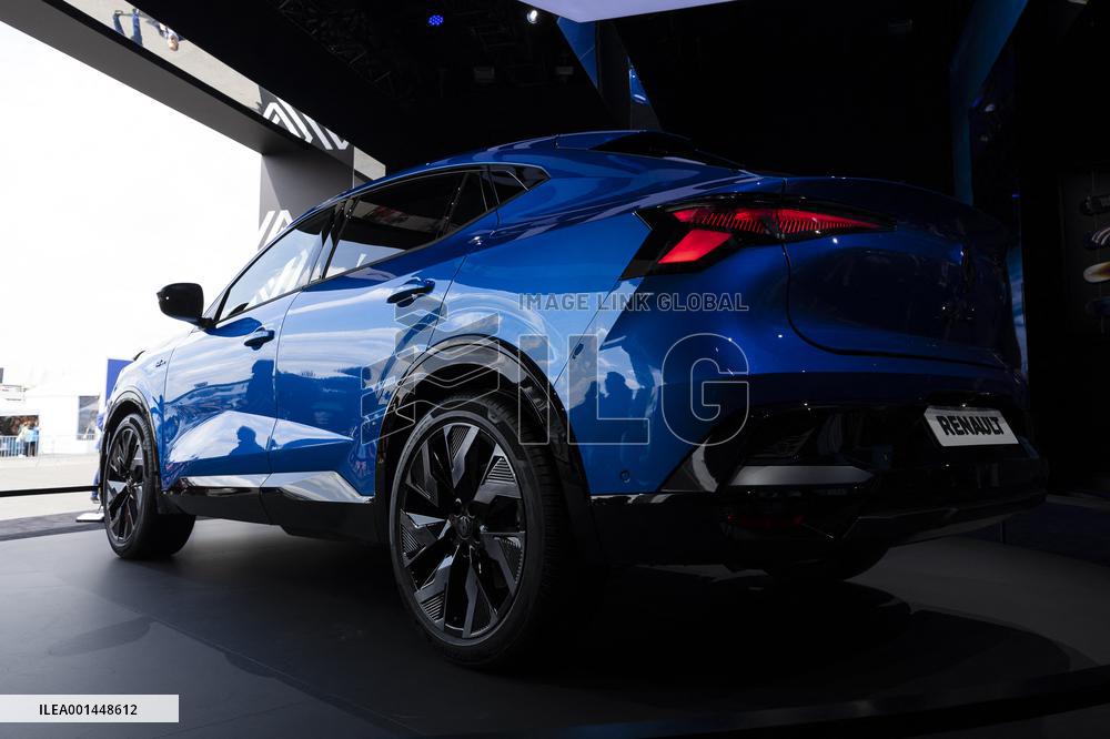 Renault Unveils Its Brand-New Rafale - Le Bourget