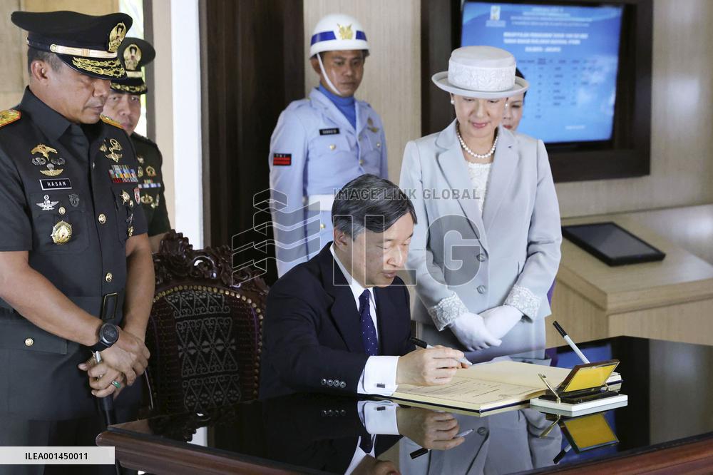 Japanese emperor, empress in Indonesia
