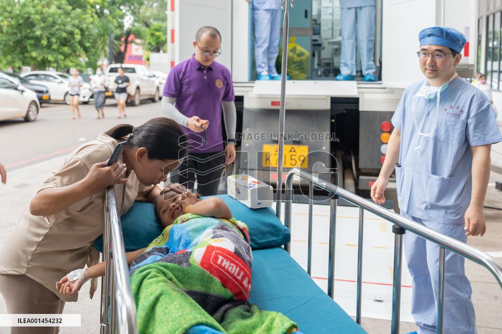 LAOS-VIENTIANE-CHINESE MEDICAL TEAM-CHD-TREATMENT