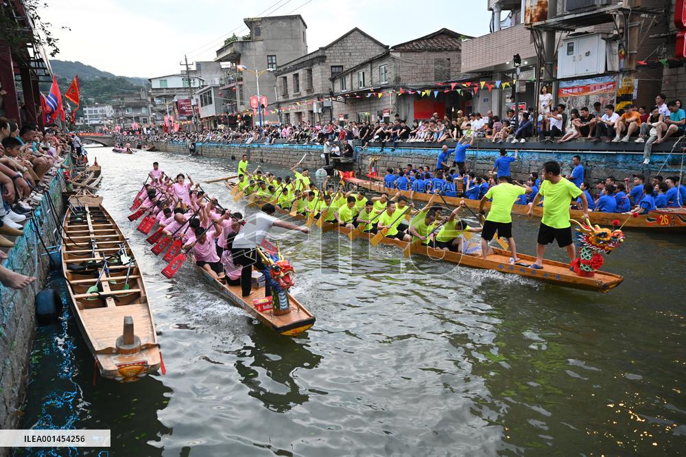 CHINA-FUJIAN-FUZHOU-SANXI VILLAGE-NIGHTTIME DRAGON BOAT RACE (CN)