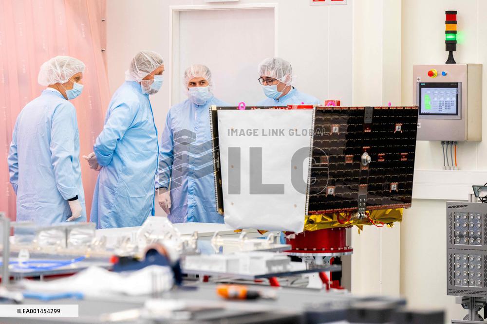 Royals Visit To Aero Space Lab - Mont-Saint-Guibert