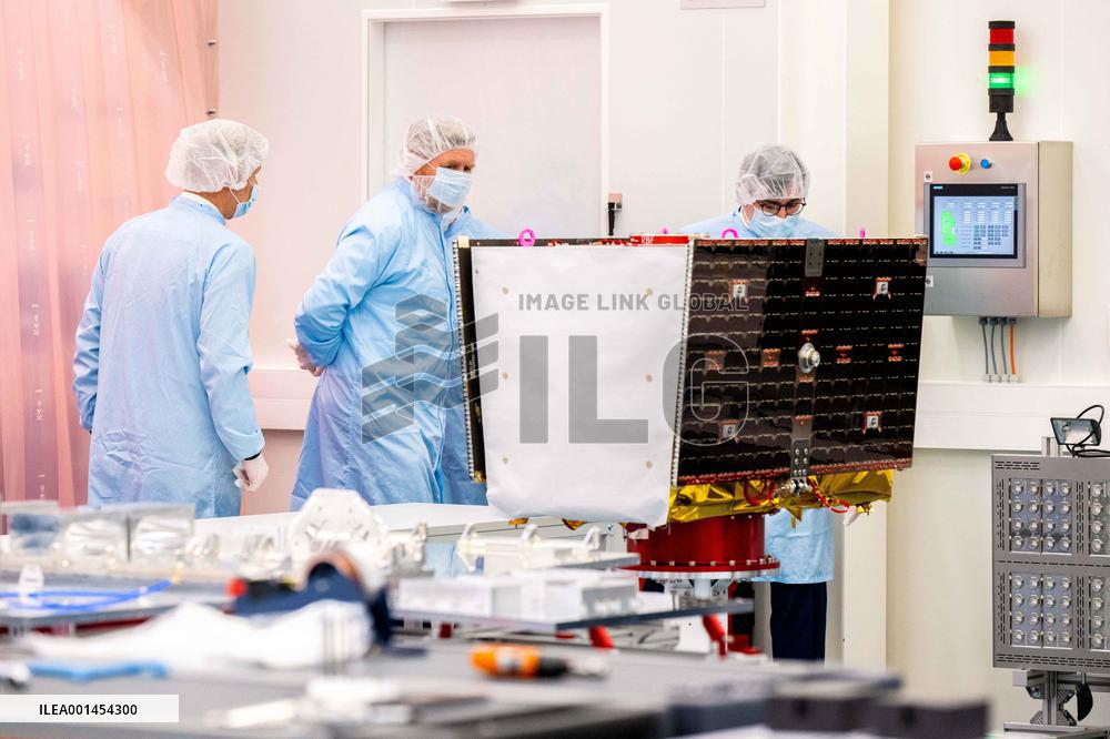 Royals Visit To Aero Space Lab - Mont-Saint-Guibert