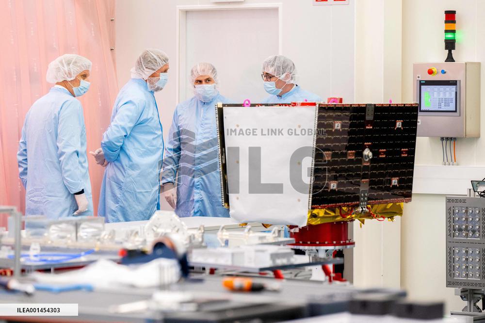 Royals Visit To Aero Space Lab - Mont-Saint-Guibert