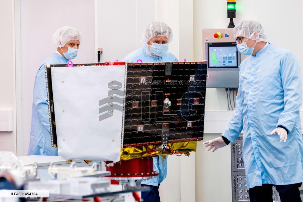 Royals Visit To Aero Space Lab - Mont-Saint-Guibert