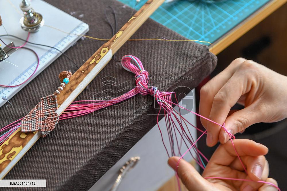 CHINA-JILIN-STRING-WEAVING-INTANGIBLE CULTURAL HERITAGE-INHERITOR (CN)