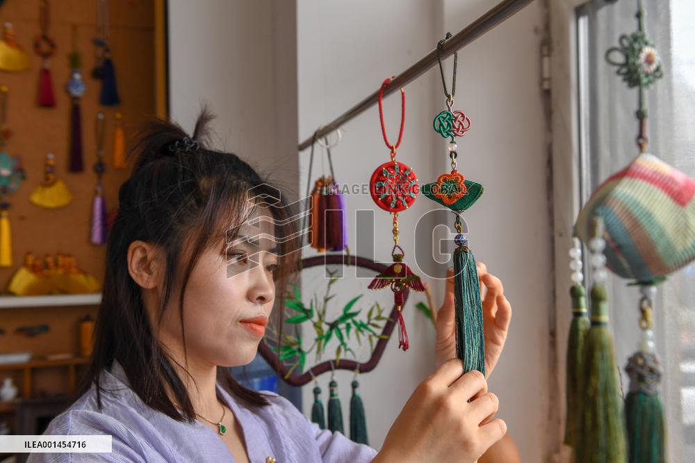 CHINA-JILIN-STRING-WEAVING-INTANGIBLE CULTURAL HERITAGE-INHERITOR (CN)