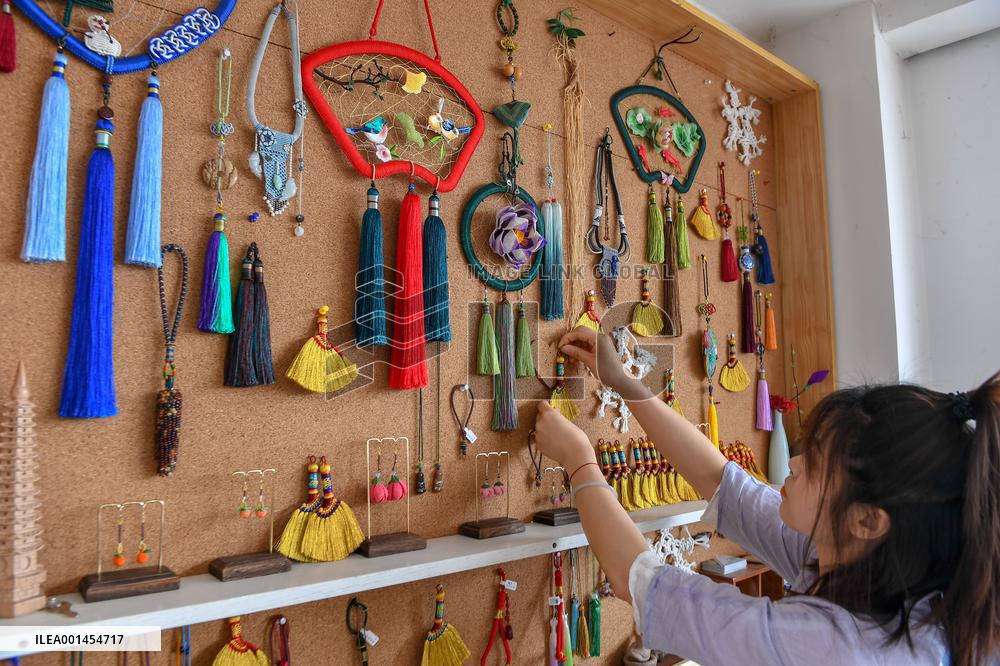 CHINA-JILIN-STRING-WEAVING-INTANGIBLE CULTURAL HERITAGE-INHERITOR (CN)