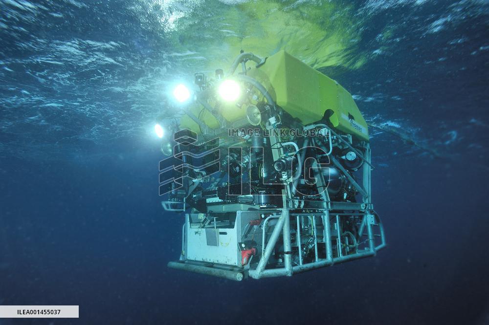 France to send ship to Titanic sub rescue operation