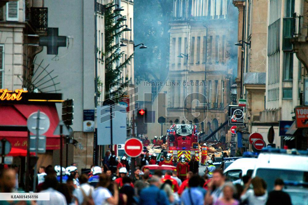 Huge Explosion Hits Building - Paris