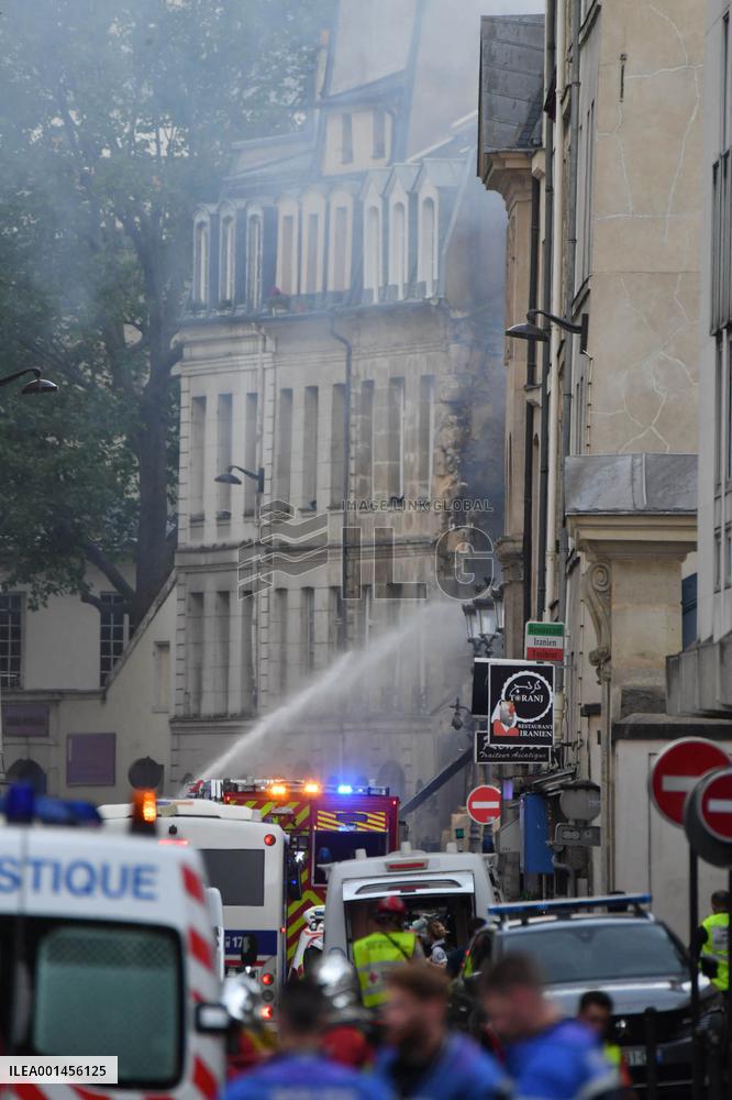 Huge Explosion Hits Building - Paris