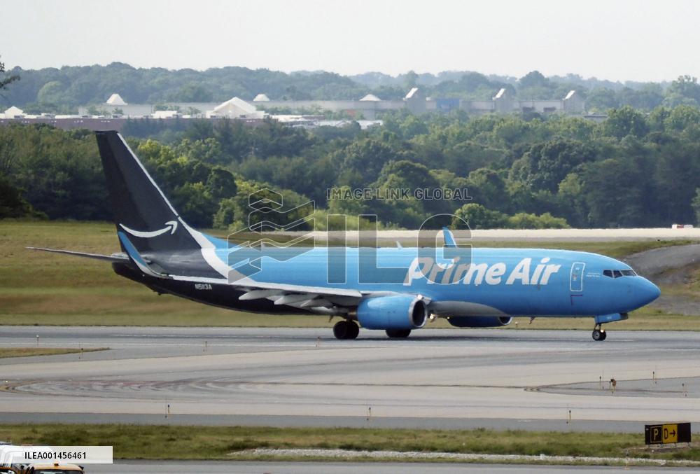 Cargo aircraft to transport Amazon merchandise