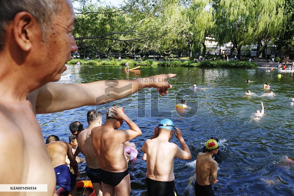 Hot weather in Beijing