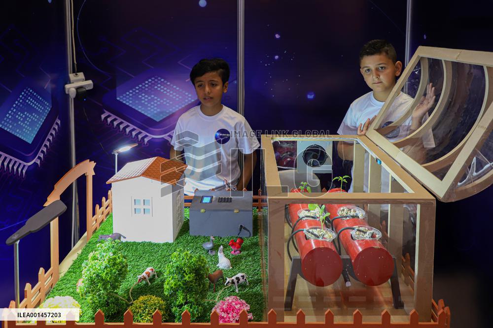 MIDEAST-GAZA-TECHNICAL EXPO-TEENS