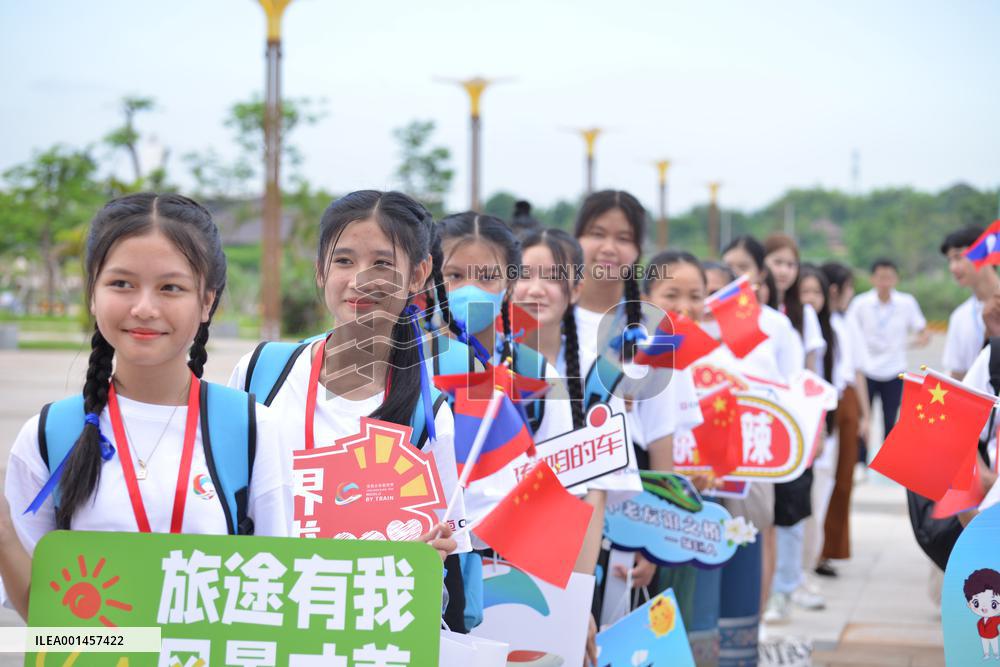 LAOS-VIENTIANE-CHINA-STUDENTS-RAILWAY TRIP