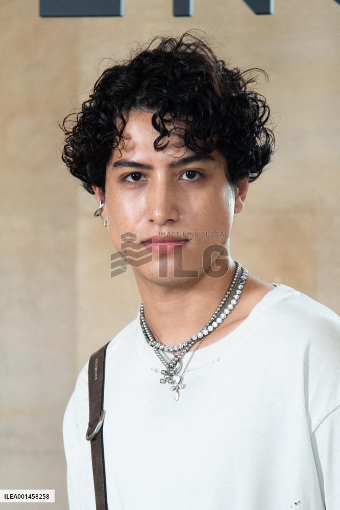 PFW Givenchy Photocall