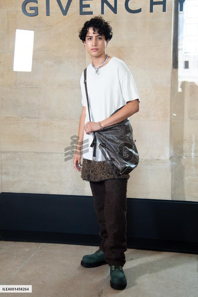 PFW Givenchy Photocall