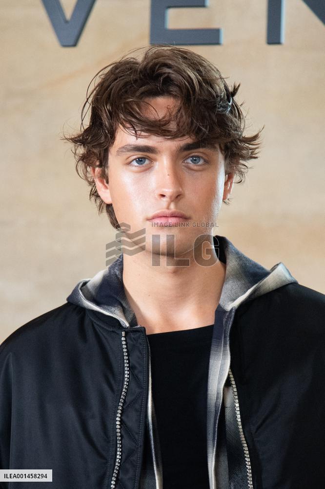 PFW Givenchy Photocall