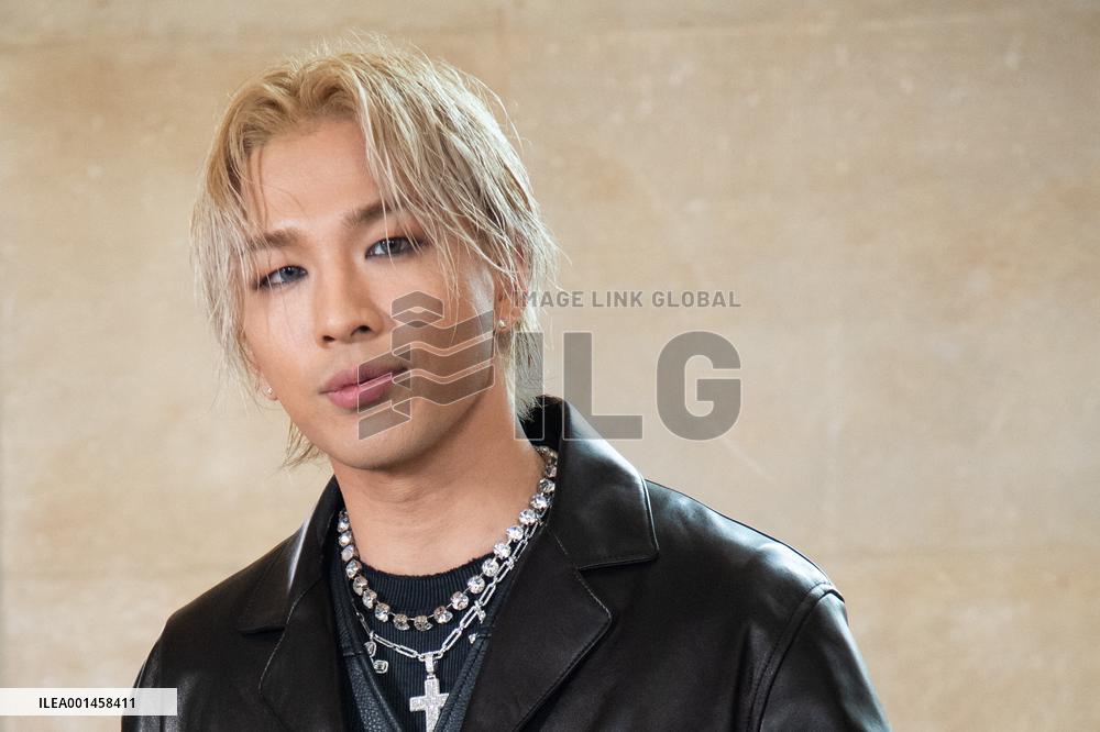 PFW Givenchy Photocall