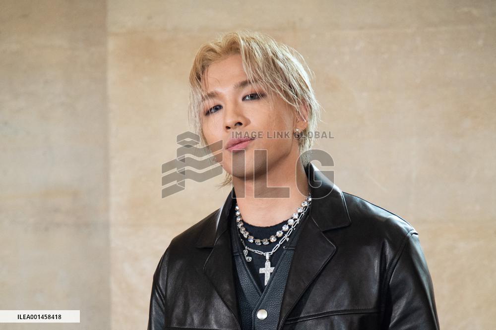 PFW Givenchy Photocall