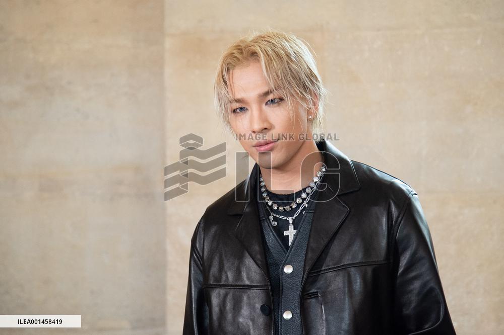 PFW Givenchy Photocall