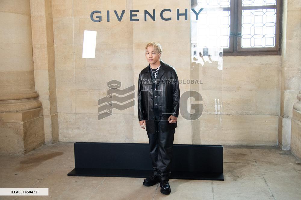PFW Givenchy Photocall