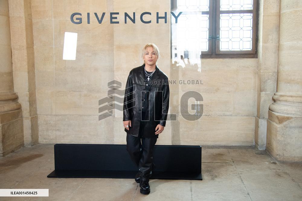PFW Givenchy Photocall