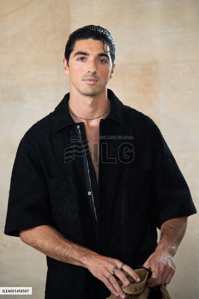 PFW Givenchy Photocall
