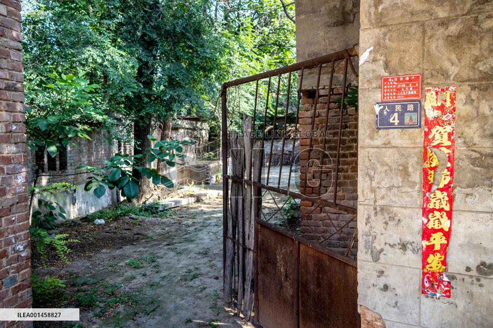 74 Years Old Farmer Graduated From University In Anyang