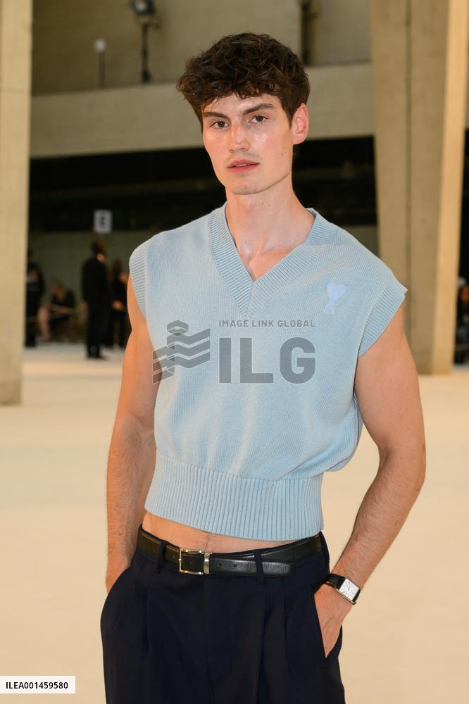 PFW - AMI Alexandre Mattiussi Front Row