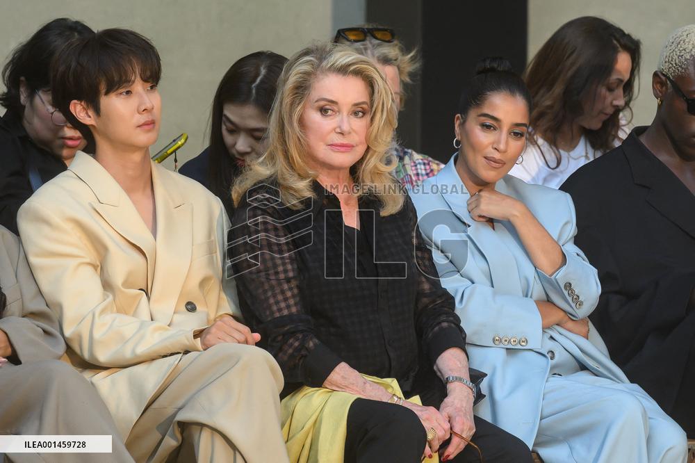 PFW - AMI Alexandre Mattiussi Front Row