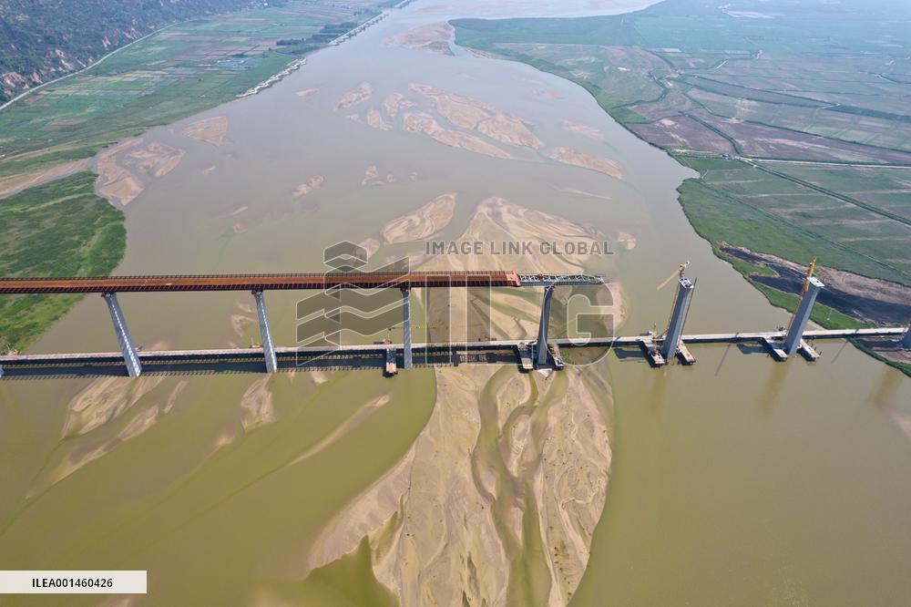 The Linyi Yellow River Bridge under construction in Yuncheng